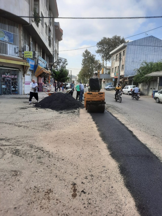 اجرای عملیات لکه گیری آسفالت  کوی زمانی خیابان بهار